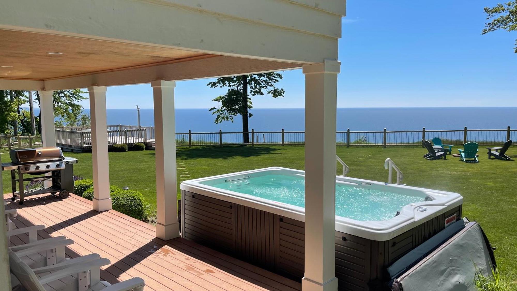 12 Person Hot Tub Overlooking Lake Michigan Villa Ludington Exterior photo